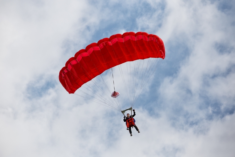 Parachuting Aberdeen solo parachute jump