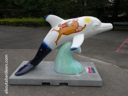 archie wild dolphin statue victoria park aberdeen