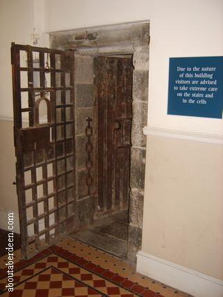 Tolbooth Gates