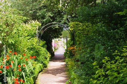 Walk Crathes Castle